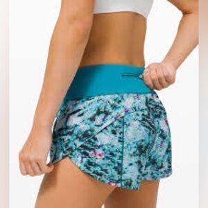 Lululemon Run 2.5” Speed Shorts in Multi/Hawaiian Blue Pattern Size 8